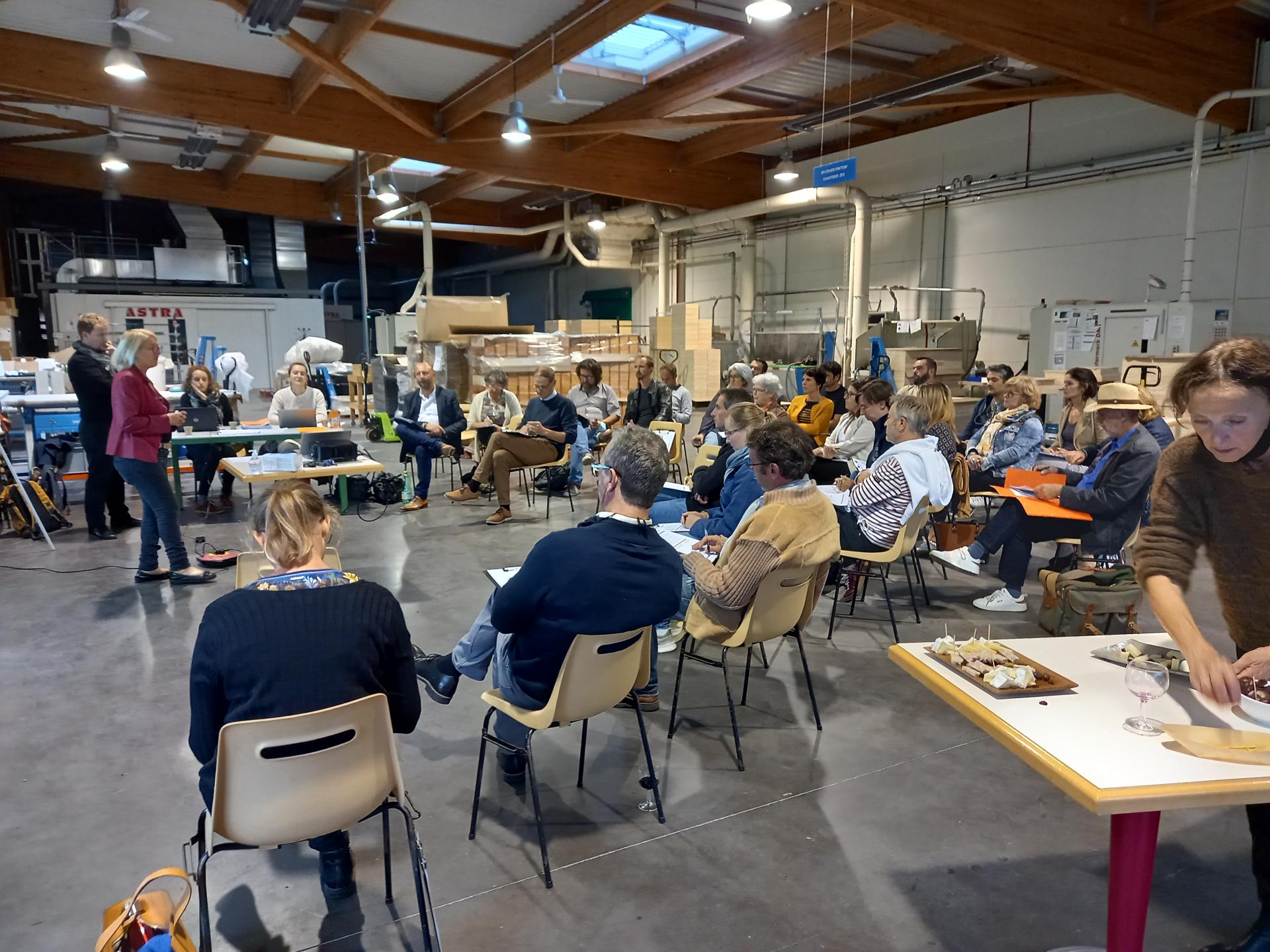 Discussions et échanges de point de vue sur le quotidien et l'avenir en Medullienne